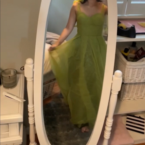 Green formal/prom dress with tie straps size 6 - Picture 3 of 8